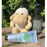 Geschenkgruß: Schäfchen & sehr geile Handcreme & Seifenspender - Rosemary & Ginger Duft
